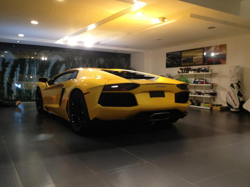 Cường 'đô la' khoe siêu xe Lamborghini Aventador màu vàng