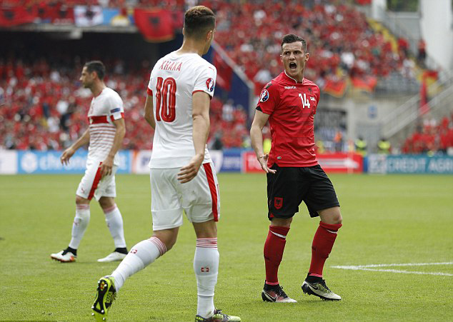 Anh em nhà Xhaka chạm trán nha trong trận Thuỵ Sĩ - Albania