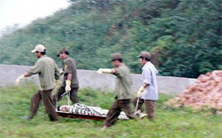 Cuộc ăn xác của nhóm phu mộ táo bạo khiến nhiều người thời đó xôn xao. Ảnh minh họa