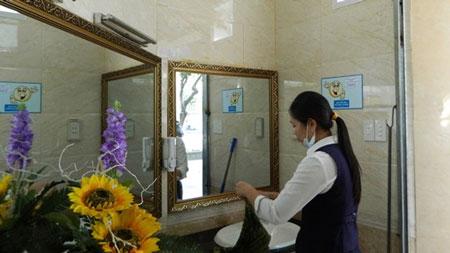 Bi hài chuyện ở nhà vệ sinh công cộng bạc tỷ 2