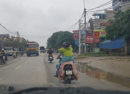 Vận chuyển “heo trần” tại Hà Nội: mất thẩm mỹ và mất vệ sinh van chuyen heo tran tai ha noi mat tham my va mat ve sinh