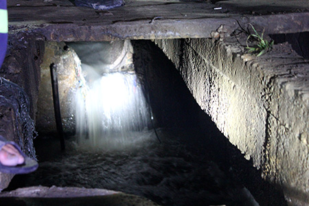 Hệ thống cống khu vực này thường xuyên không tiêu thoát kịp nước mỗi khi có mưa