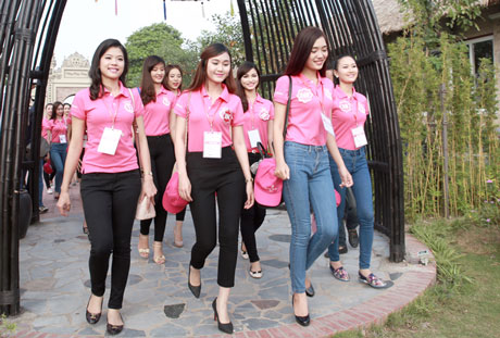 Thí sinh Hoa hậu Việt Nam lọt vòng chung khảo tích cực tham gia các hoạt động từ thiện