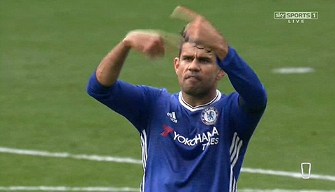 Diego Costa xin thay người