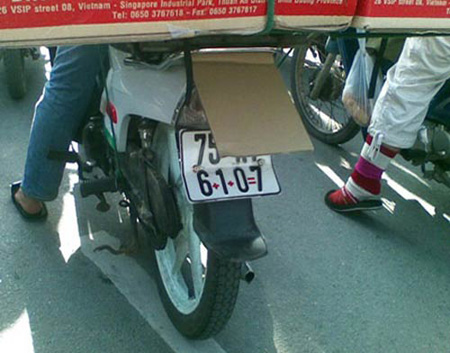 Phép cộng thú vị trên biển số