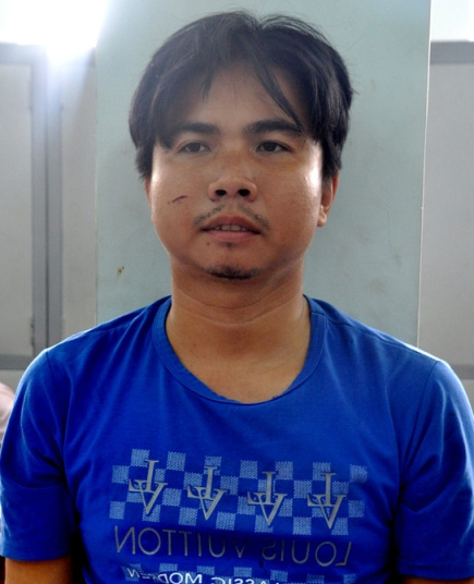 Lẻn vào nhà vệ sinh nữ giở trò 1 Lẻn vào nhà vệ sinh nữ giở trò 1