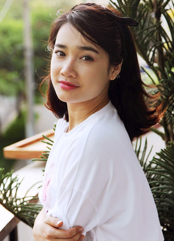 Nhã Phương ngày càng khác lạ với mũi cao, cằm nhọn bất thường