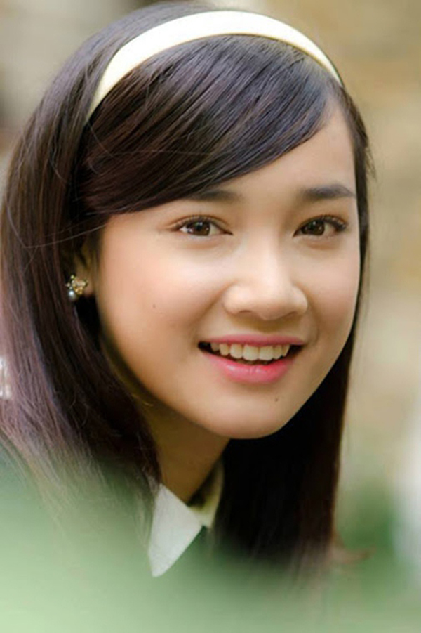 Nhã Phương ngày càng khác lạ với mũi cao, cằm nhọn bất thường