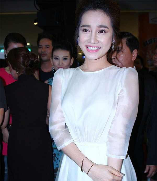 Nhã Phương ngày càng khác lạ với mũi cao, cằm nhọn bất thường