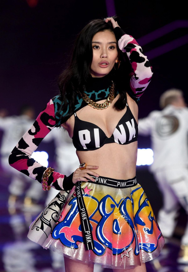 Đây là 54 người mẫu sẽ sải bước tại Victoria's Secret Fashion Show sắp tới!