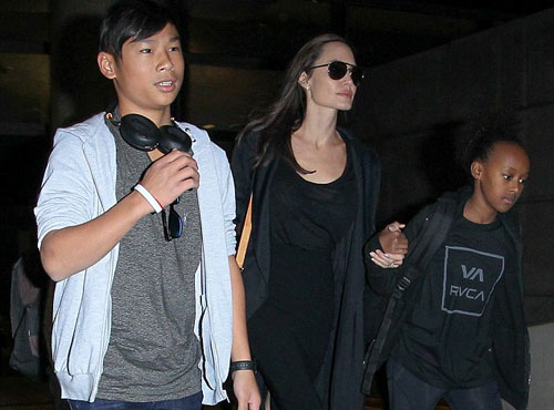 Mẹ ruột Pax Thiên phủ nhận tin đồn đòi con từ Angelina Jolie