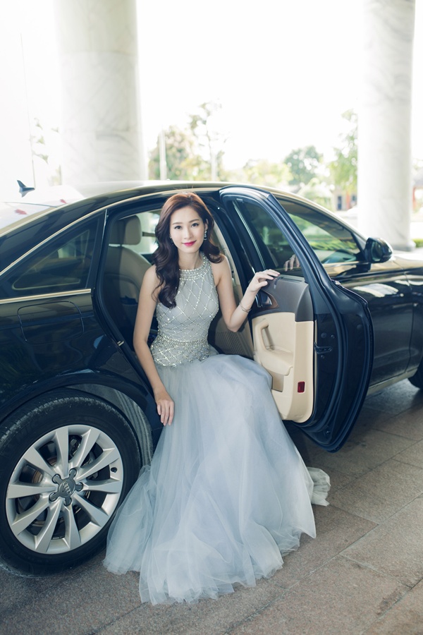 Hoa hậu Thu Thảo đài các như công chúa trong truyện cổ tích