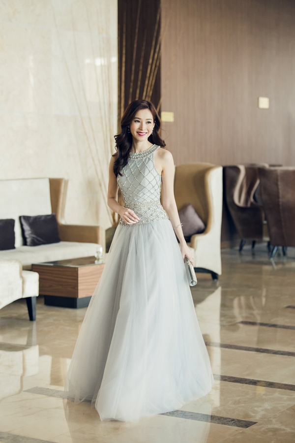 Hoa hậu Thu Thảo đài các như công chúa trong truyện cổ tích