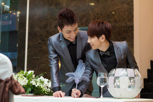 Đám cưới đồng tính gây "bão" dư luận, Tin tức trong ngày, dam cuoi dong tinh, dong tinh, dong tinh nam, dam cuoi, mien tay, luat hon nhan gia dinh, bao, tin tuc, tin hot, tin hay