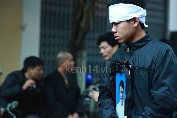 Người yêu khóc ngất bên linh cữu Vũ Ngọc Cương 4