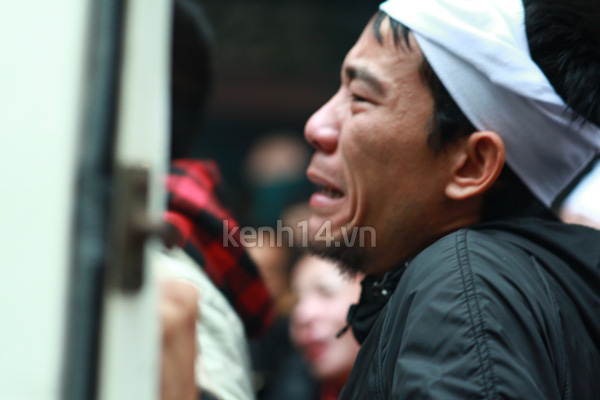 Người yêu khóc ngất bên linh cữu Vũ Ngọc Cương 5