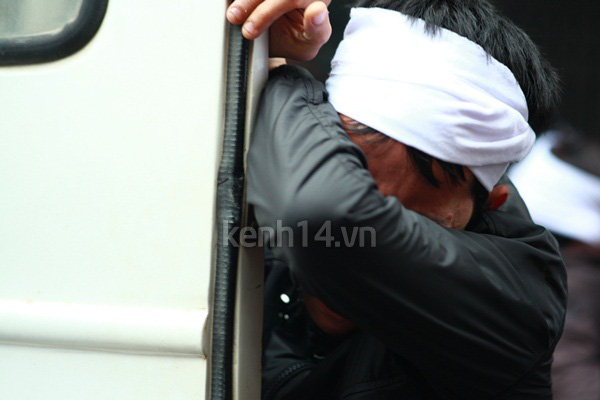 Người yêu khóc ngất bên linh cữu Vũ Ngọc Cương 6