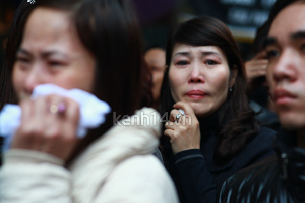 Người yêu khóc ngất bên linh cữu Vũ Ngọc Cương 7