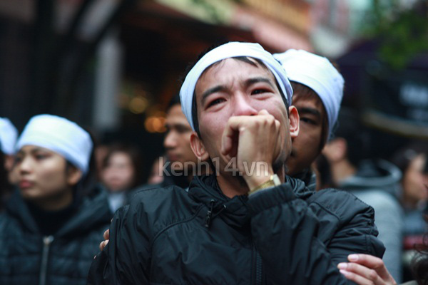 Người yêu khóc ngất bên linh cữu Vũ Ngọc Cương 8