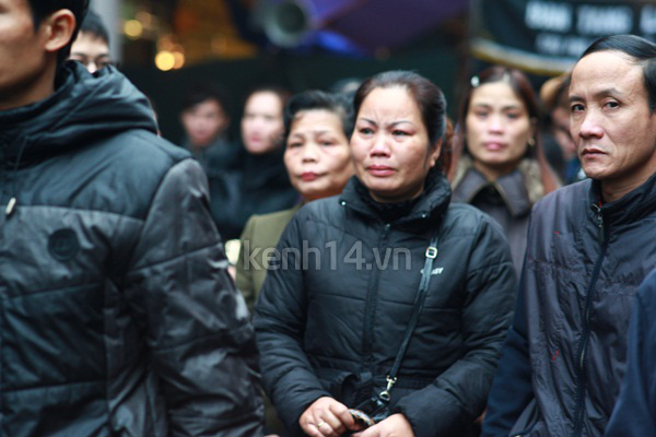 Người yêu khóc ngất bên linh cữu Vũ Ngọc Cương 9