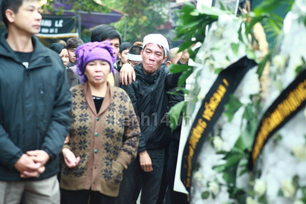 Người yêu khóc ngất bên linh cữu Vũ Ngọc Cương 19