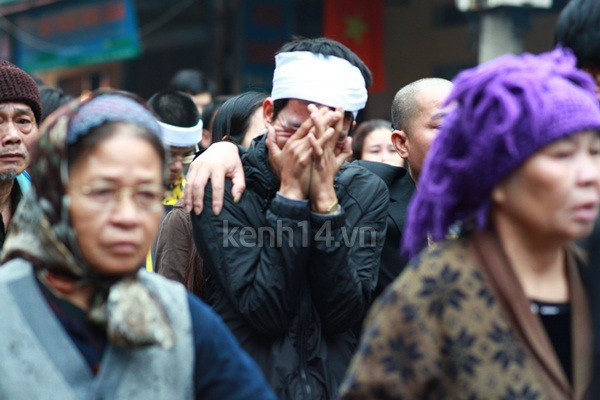 Người yêu khóc ngất bên linh cữu Vũ Ngọc Cương 20