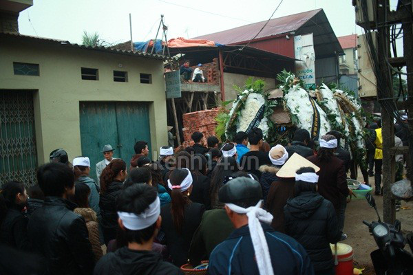 Người yêu khóc ngất bên linh cữu Vũ Ngọc Cương 32