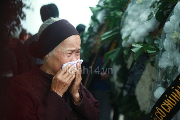 Người yêu khóc ngất bên linh cữu Vũ Ngọc Cương 38