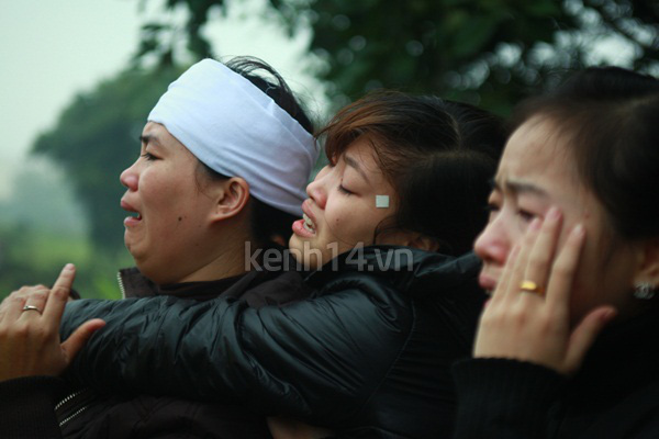 Người yêu khóc ngất bên linh cữu Vũ Ngọc Cương 14