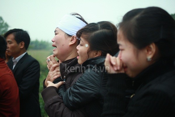 Người yêu khóc ngất bên linh cữu Vũ Ngọc Cương 39