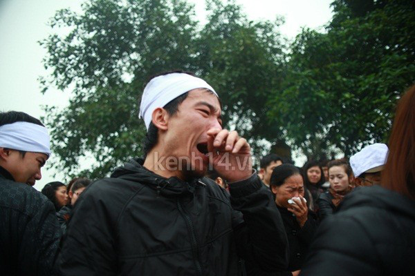 Người yêu khóc ngất bên linh cữu Vũ Ngọc Cương 41