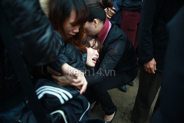 Người yêu khóc ngất bên linh cữu Vũ Ngọc Cương 45