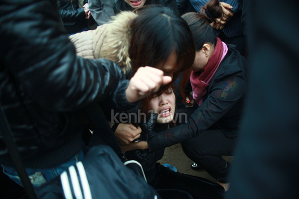 Người yêu khóc ngất bên linh cữu Vũ Ngọc Cương 17