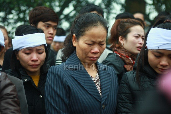 Người yêu khóc ngất bên linh cữu Vũ Ngọc Cương 47