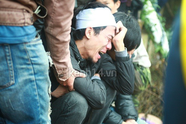 Người yêu khóc ngất bên linh cữu Vũ Ngọc Cương 49