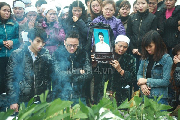 Người yêu khóc ngất bên linh cữu Vũ Ngọc Cương 53