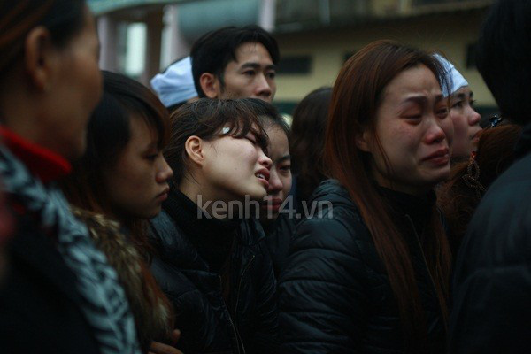 Người yêu khóc ngất bên linh cữu Vũ Ngọc Cương 10