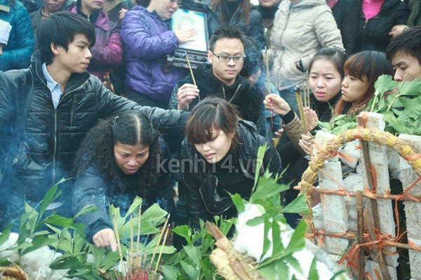 Người yêu khóc ngất bên linh cữu Vũ Ngọc Cương 12