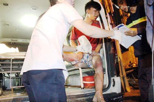 Nam thanh niên bị kẹt cứng ở miệng cống sau TNGT - 5