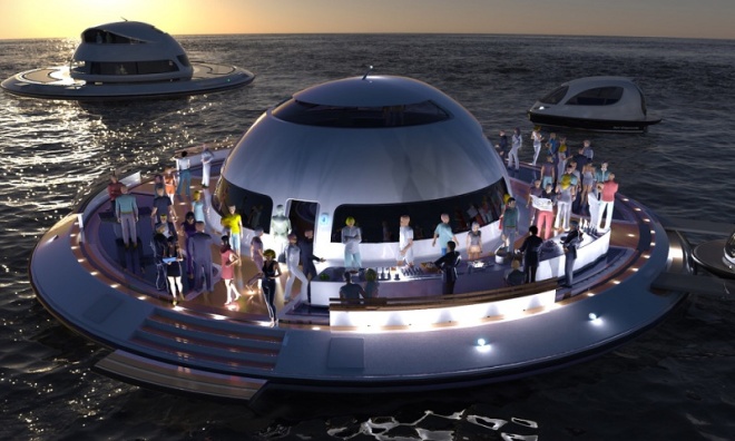 'Đĩa bay' chứa gần 100 người nổi trên mặt nước