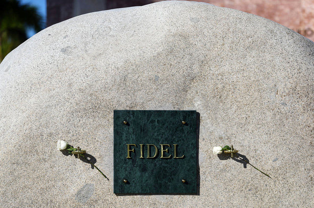 Ngôi mộ đá giản dị của lãnh tụ Cuba Fidel Castro