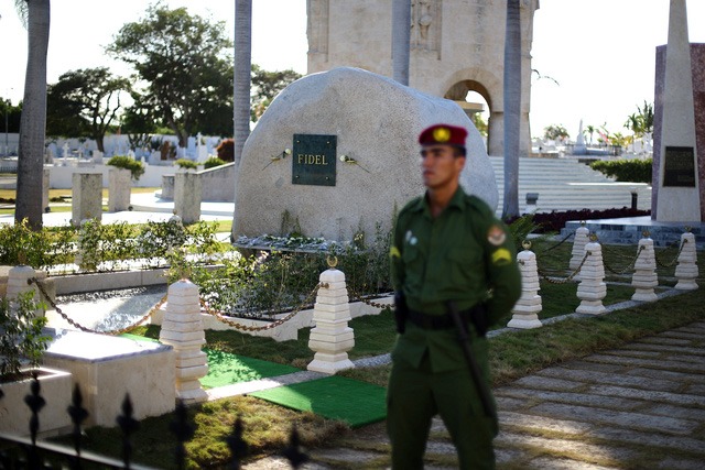 Ngôi mộ đá giản dị của lãnh tụ Cuba Fidel Castro