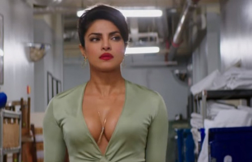 phim-hai-17-cua-dwayne-johnson-lo-dan-my-nhan-boc-lua-4