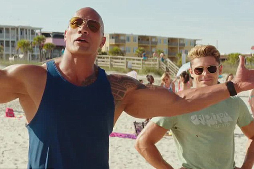 phim-hai-17-cua-dwayne-johnson-lo-dan-my-nhan-boc-lua-5