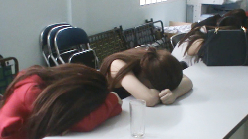 nhung-hot-girl-dieu-hanh-duong-day-ban-dam-gia-nghin-do-1