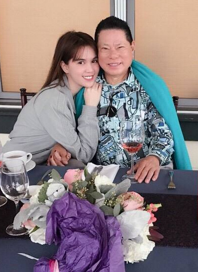 Nữ diễn viên đến giờ vẫn kín tiếng trong khi phía doanh nhân 72 tuổi xác nhận tin đồn.