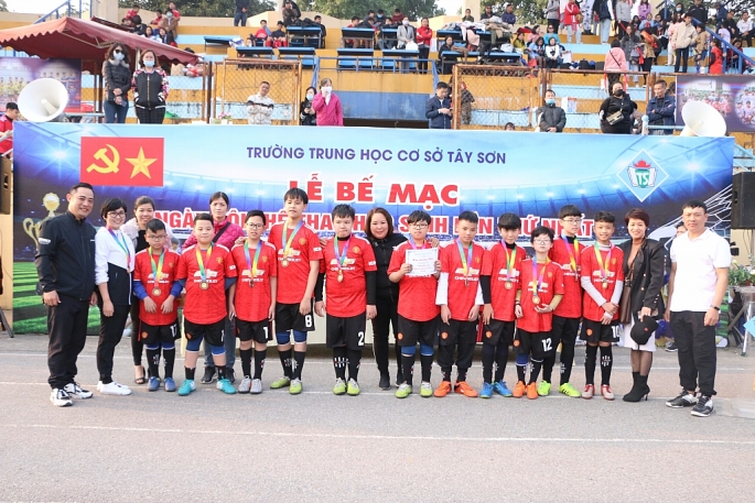 Sôi động ngày hội thể thao học sinh chào mừng 70 năm thành lập trường THCS Tây Sơn Sôi động ngày hội thể thao học sinh chào mừng 70 năm thành lập trường THCS Tây Sơn