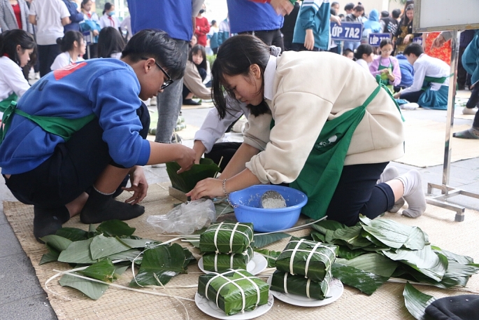 Giáo dục văn hóa truyền thống cho học sinh qua không gian Tết xưa ngay tại trường