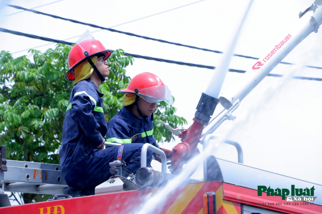 ha noi linh phong chay dien tap phuong an chua chay cuu nan tai cum cong nghiep duong lieu