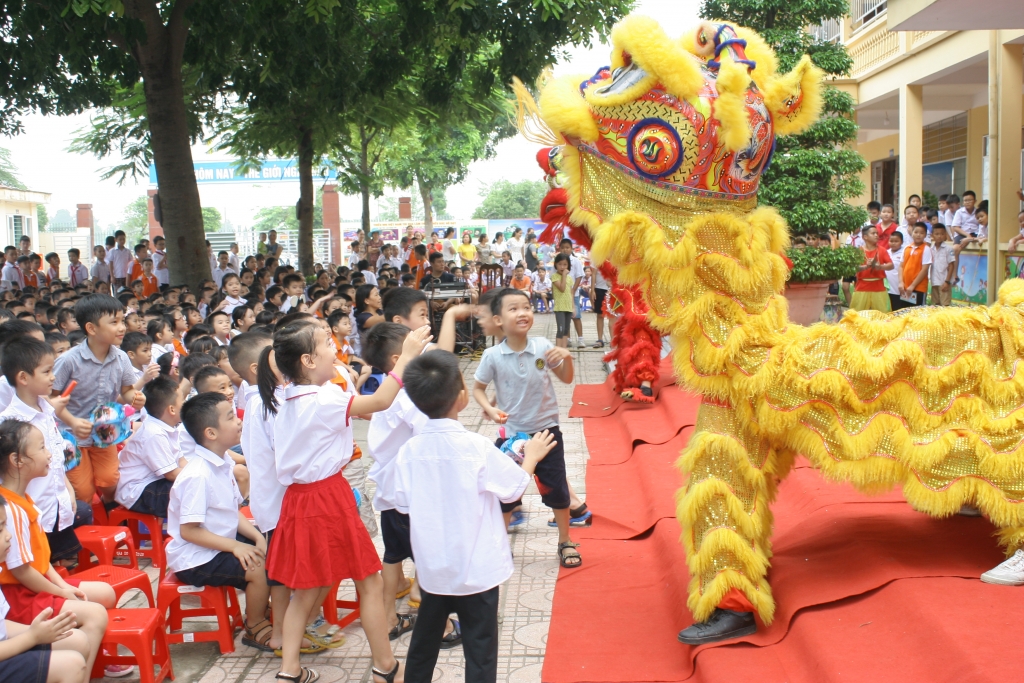 hoc sinh ron rang don tet trung thu tai truong tieu hoc yen nghia